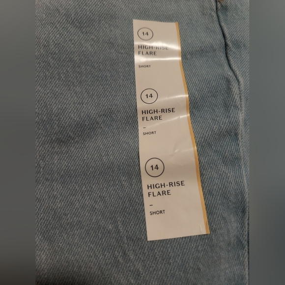 New Women's High Rise Flare Jeans / Size 14 Short - Picture 4 of 7